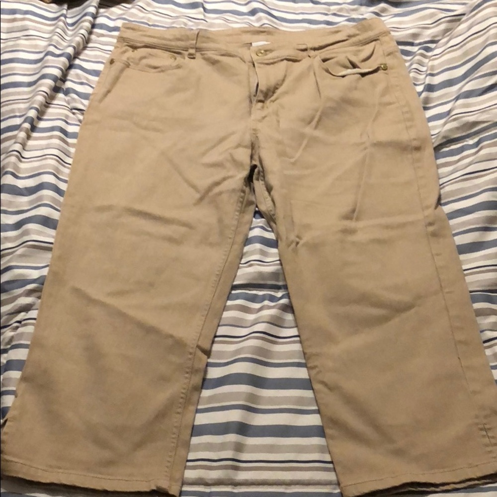 Tan capris